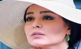 ژست پسرکش سانیا سالاری در مطب دکتر زیباییش / چه تیپی زد خانم بازیگر !
