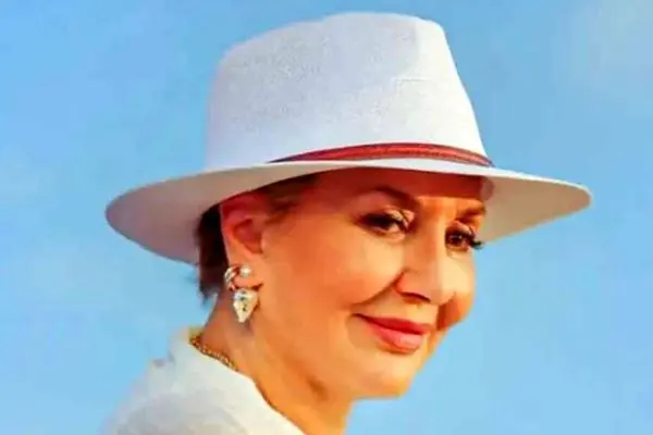 عکس باورنکردنی گوگوش با پدر خوش تیپش / زیبایی فائقه آتشین از کودکی !