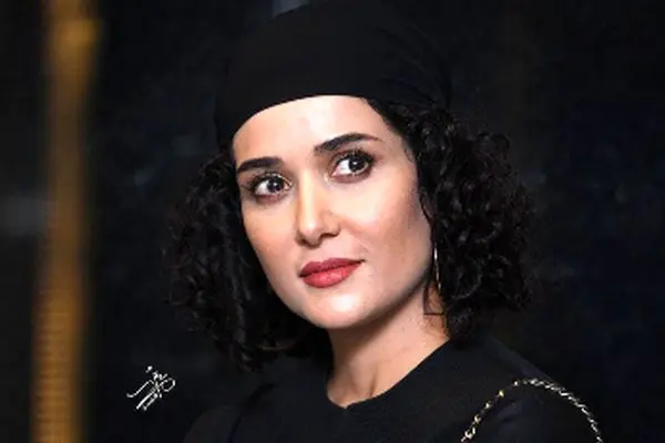 راز سفید شدن موهای پریناز ایزدیار در فیلم «زن و بچه» فاش شد!