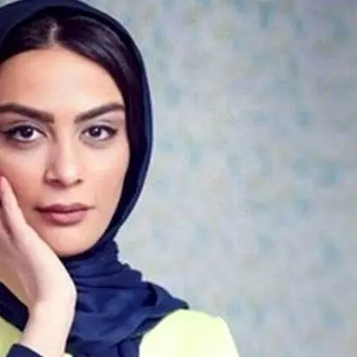 عکس جذاب مونا فرجاد در حال موتورسواری در خیابان‌های تهران