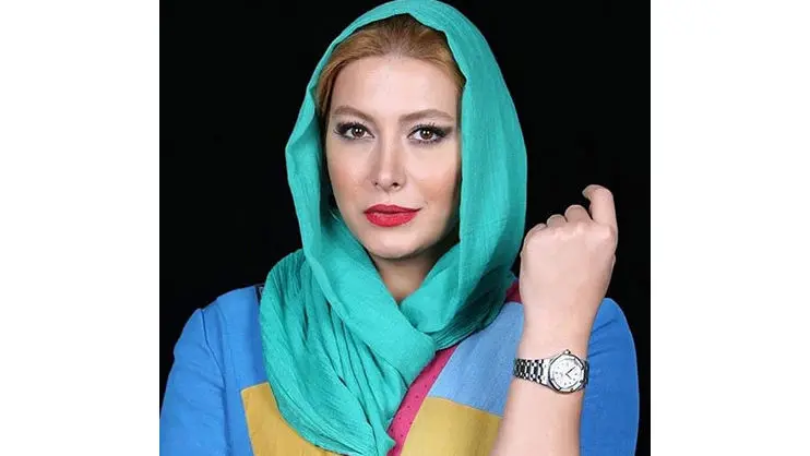 جنجال عکس لباس ناجور فریبا نادری در خیابان / رنگ جیغ در ایستگاه اتوبوس !