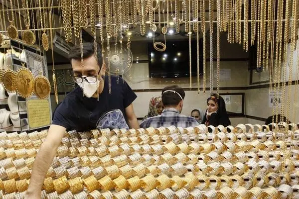 جهش دلار، طلا را گران‌تر کرد
