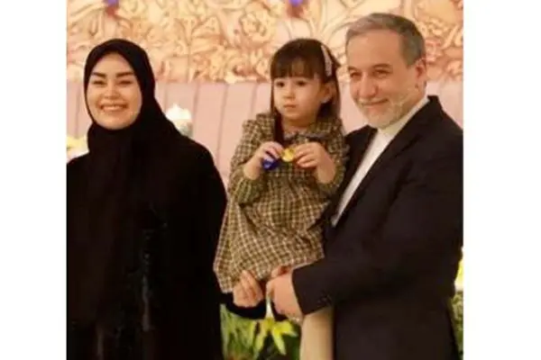 عباس عراقچی وزیر امور خارجه  باز هم پدر شد + فیلم و عکس