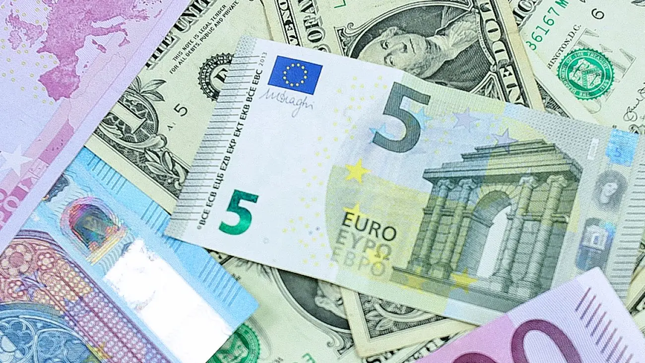 ارز با کارت ملی بخرید، به دلال بفروشید، پول سفر خود را تامین کنید!
