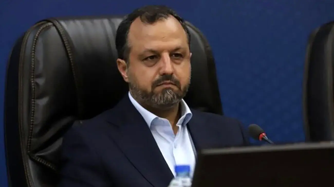 دفاع خاندوزی از افزایش قیمت بنزین/ اگر مردم بدانند تا 10سال آینده هرسال قیمت بنزین 20-30درصد گران می شود، مصرف خود را اصلاح می کنند