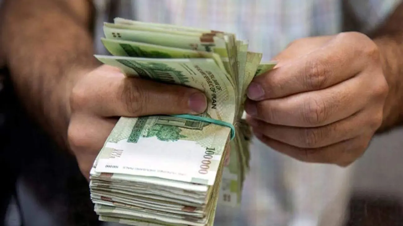 نماینده مجلس : افزایش حقوق کارمندان در 48 ساعت بی اثر شد