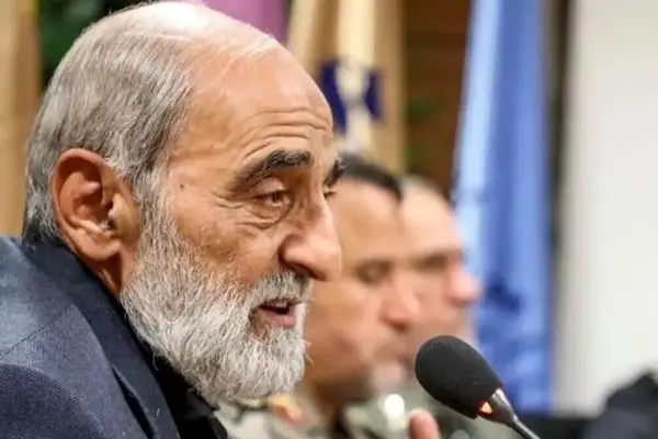 انتقاد تند شریعتمداری به باهنر /استفاده از واژه «حجاب اجباری» جای درنگ و تامل دارد