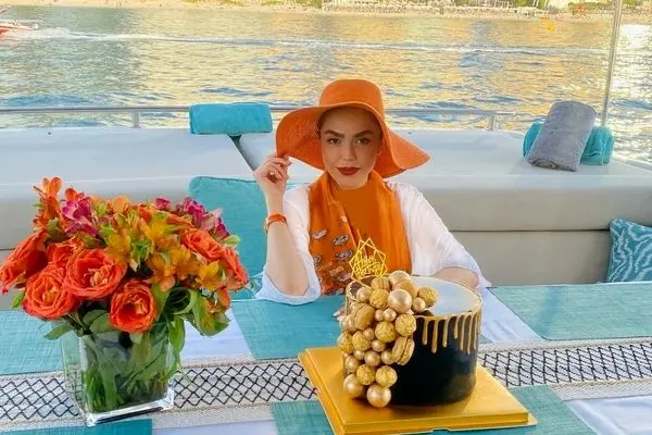 سیندرلای سینما روی آب‌های پالم جمیرا؛ نگاهی به زندگی لوکس آزاده زارعی