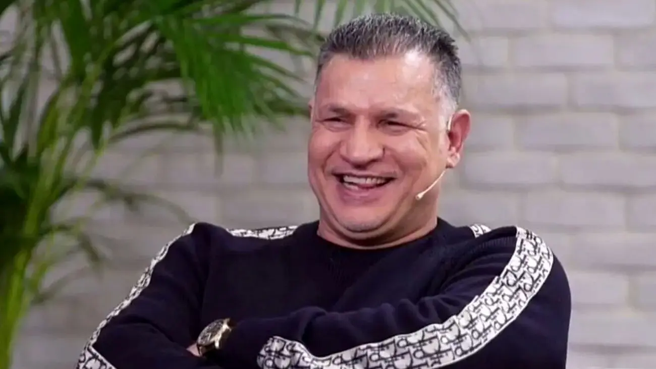 جنجال جدید علی دایی در رستوران لاکچری تهران / جلوی این مرد تعظیم کرد!