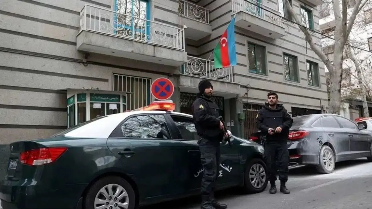 فیلم توهین مقامات آذربایجان به دژبان های ارتش ایران ! / کوتاه آمدن ایران در برابر این تحقیرها !