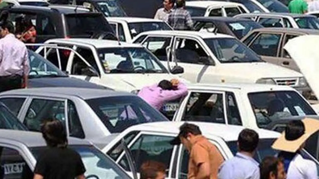 نتیجه تلخ وعدههای دولت / ناتوانی در کنترل قیمت ها در بازار خودرو