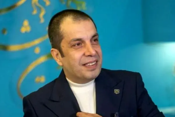 عکس دیدنی از عباس جمشیدی‌فر و همسر دومش با تیپ جنجالی در جشنواره فجر!