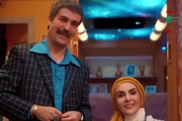 استایل خاص و جنجالی بازیگر شری سریال پایتخت در مراسم فیلم اتاقک گلی!