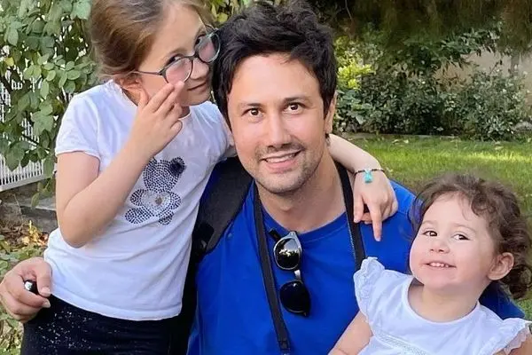 شیطنت‌های خنده‌دار پناه و نبات در ماشین لاکچری پدرشان!