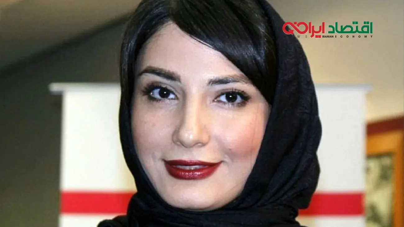 استایل زمستانی و ساده سمیرا حسن پور با تیشرت کارتونی کنار ساحل