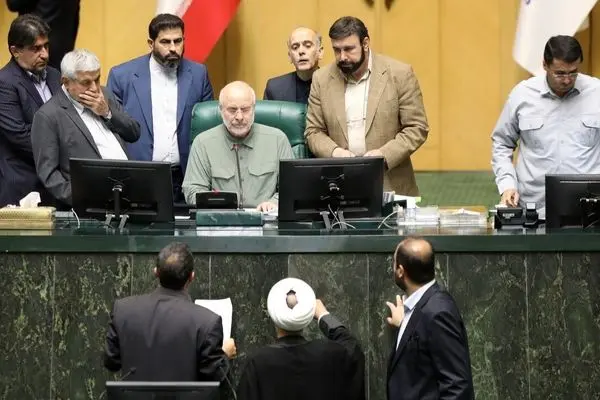 انتقاد تند روزنامه جمهوری اسلامی از قالیباف و نمایندگان تندرو/ شما صلاحیت نمایندگی مجلس را ندارید