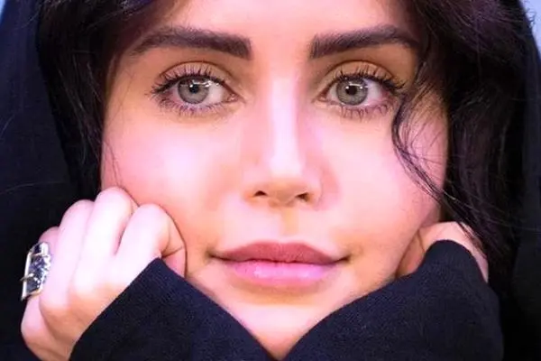 استایل جذاب الناز شاکردوست در استادیوم فوتبال؛ حمایت جنجالی از تیم محبوبش!