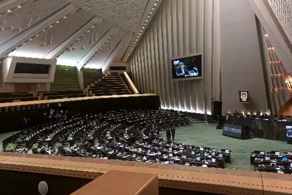خطر از بیخ گوش پزشکیان گذشت