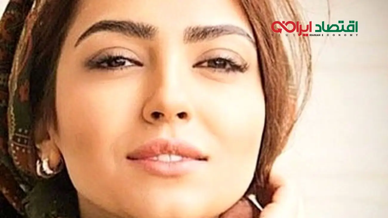 ژست جذاب و دیدنی مونا کرمی با استایل سنتی!