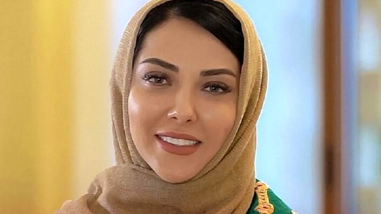 سلفی خاص لیلا اوتادی با یک پروانه در دبی + عکس و بیوگرافی خاص ترین خانم بازیگر ایران