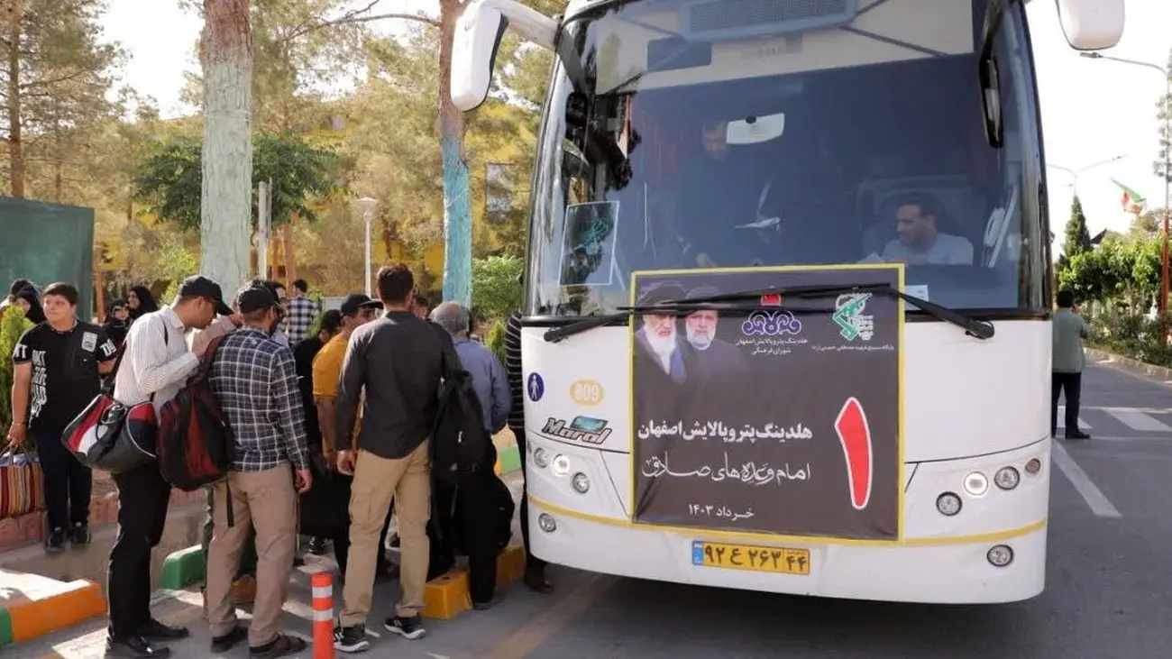 اعزام ۶ دستگاه اتوبوس ازپالایشگاه اصفهان در مراسم ۱۴ خرداد و سخنرانی رهبر معظم انقلاب در حرم مطهرامام خمینی (ره)