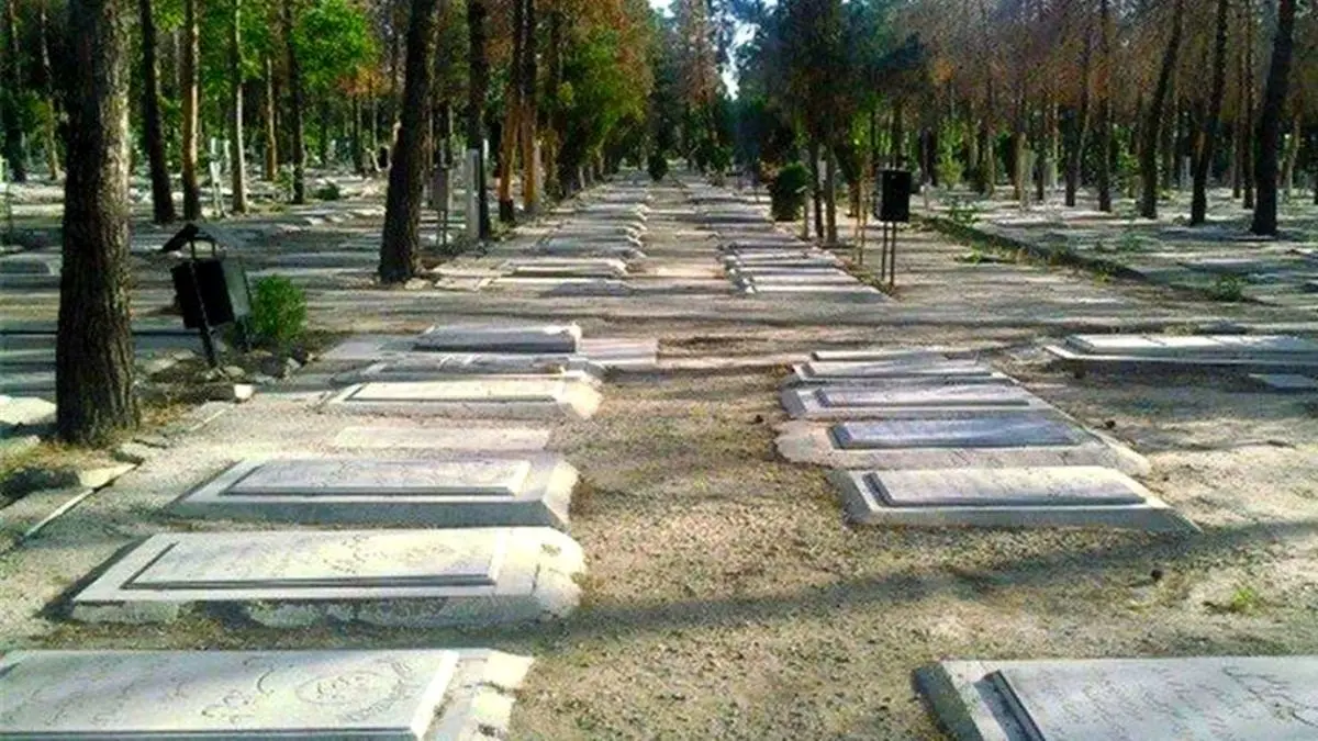 دعوت بی شرمانه از زنان لخت برای رقص در مراسم ختم !