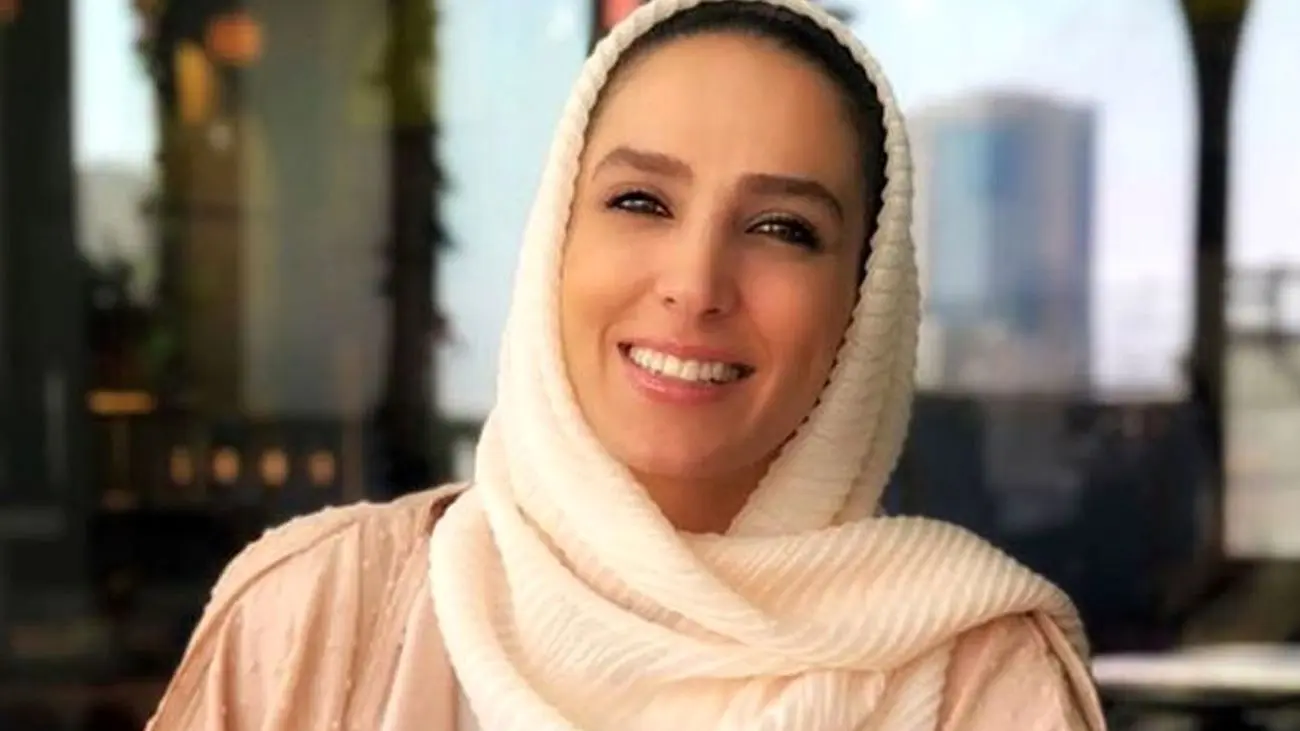 نگاهی جذاب به سفره عقد سوگل طهماسبی با تم طلایی + عکس خانم بازیگر باوقار و بیوگرافی