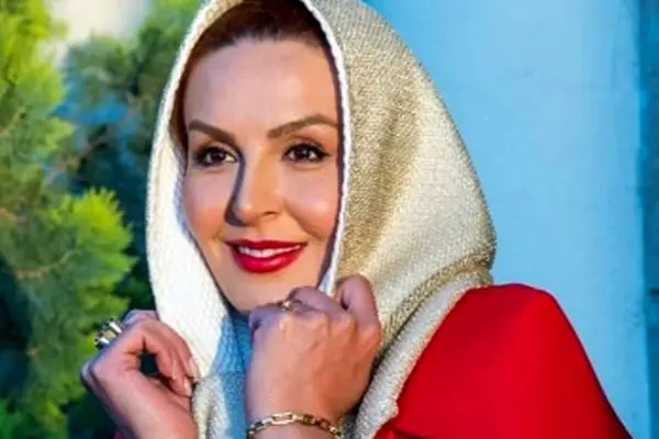 لحظه لو رفتن دزد جواهرات آزیتا ترکاشوند در دوربین مداربسته؛ سارق قد دو متری و شونه پراید!