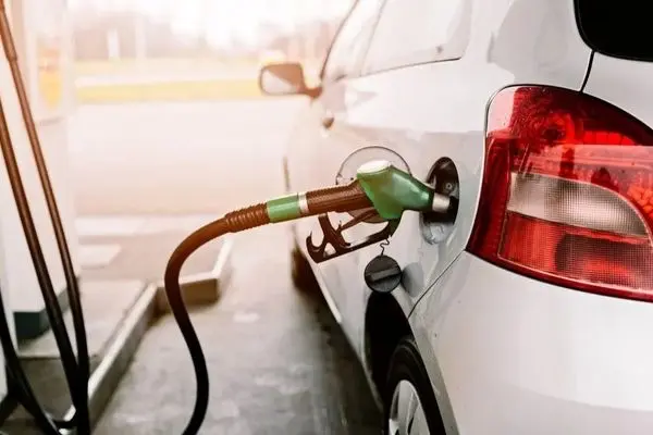 تصمیم جدید دولت برای قیمت بنزین سهمیه‌ای اعلام شد!