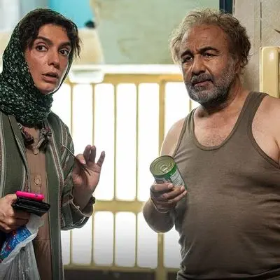 چطور رضا عطاران فقط با یک نگاه همه را می‌خنداند؟!