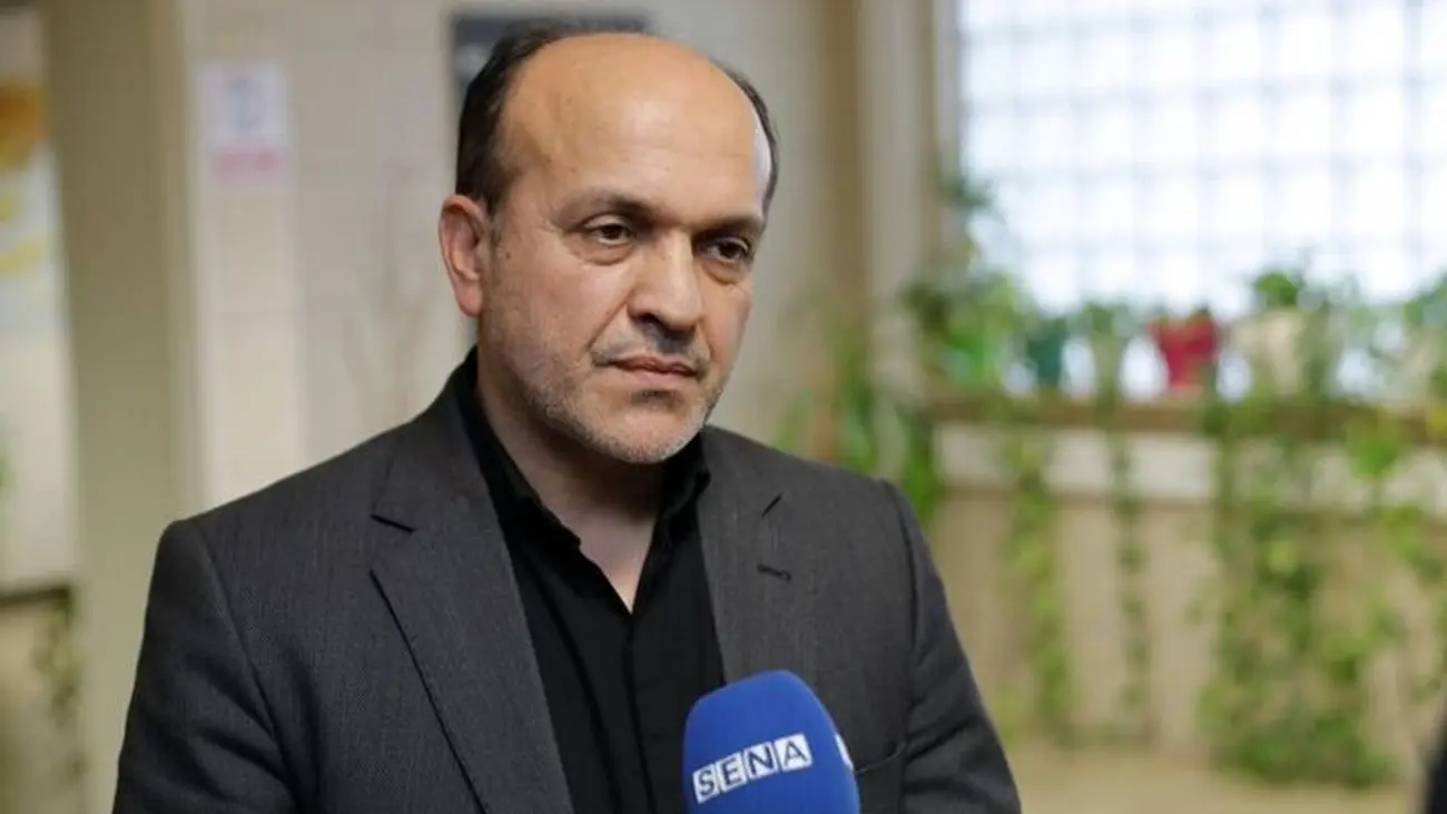 درخواست چندین ضامن برای پرداخت وامهای خرد تخلف است/ رییس بانک مرکزی جلوی تخلفات بانکها را بگیرد!