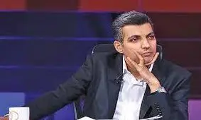 این دختر همزاد عادل فردوسی پور است / شبیه سیبی که از وسط نصف شدند !