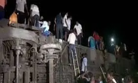 خروج مرگبار قطار مسافری از ریل در هند 