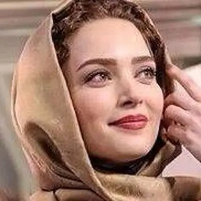 استوری جنجالی بهنوش طباطبایی با تم یلدا؛ رنگ انار قرمز رو از دست ندید!