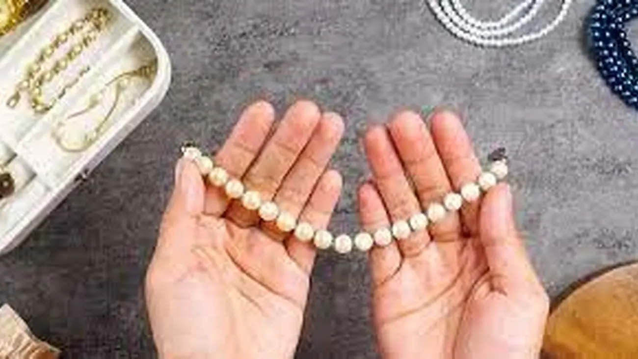 ترفندی برای تمیزکردن جواهرات مرواریدی