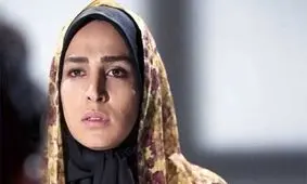 چیدمان عاشقانه میز تولد همسر به سبک سوگل طهماسبی؛ نرگس کیمیا با کیک پاییزی و بادکنک‌های رنگی!