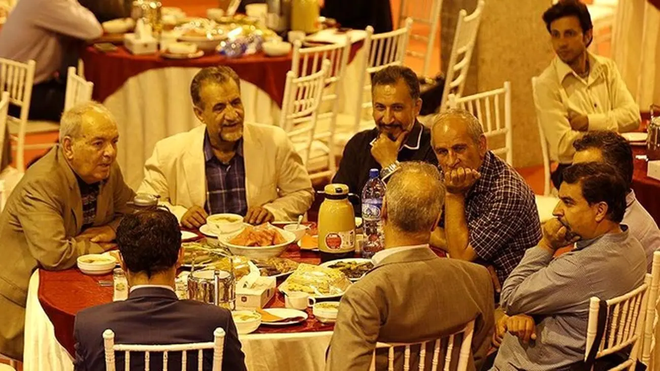 میانگین درآمد 54 هزار نویسنده فعال ایران در سال 1401 چقدر بود؟