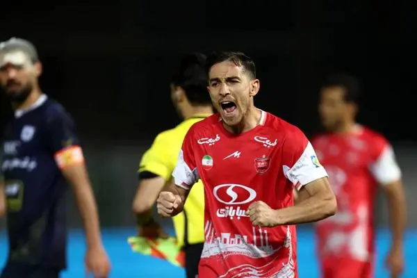 پرسپولیس ۱۰ میلیارد به سپاهان بدهکار شد/ احمدزاده برای سرخ ها گران تمام شد !