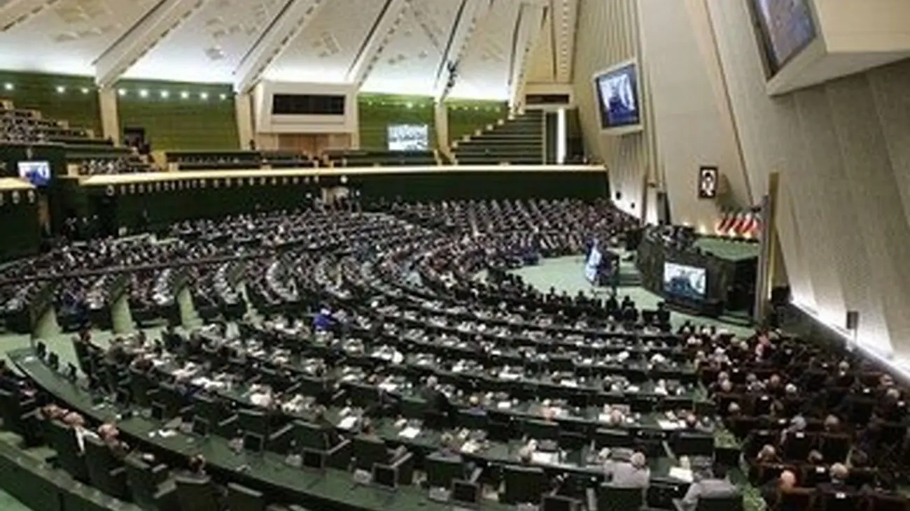 تصویری صمیمی از حضور فرزندان پزشکیان در کنار همسر و دختر قالیباف