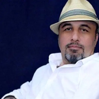 واکنش‌ها به عکس‌های سفر رضا عطاران به عمان؛ ماشالا بد نگذره!