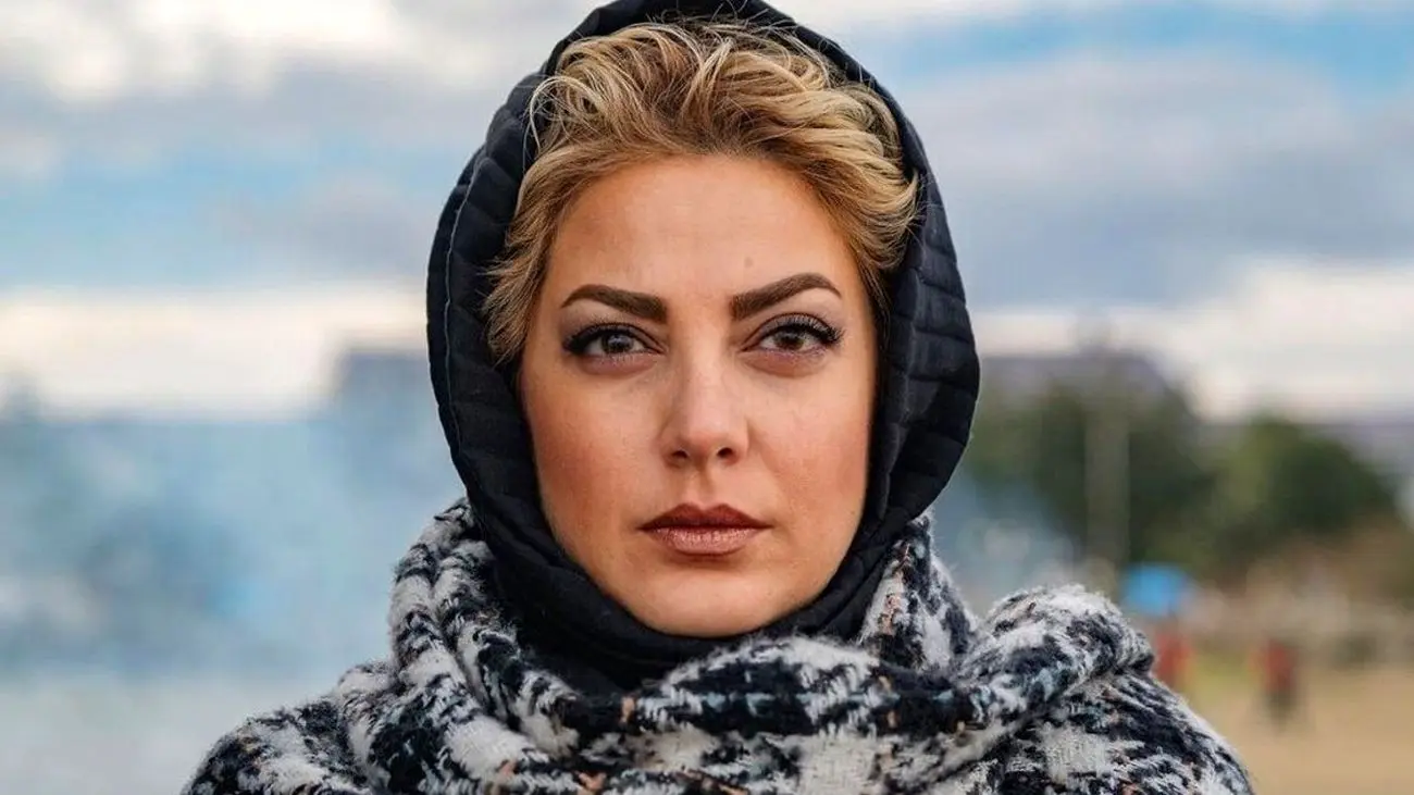 طناز طباطبایی طرفدار کدام تیم است؟/ پرسپولیس یا استقلال؟ ؛ هواداران منتظر اشاره خانم بازیگر جذاب بودند