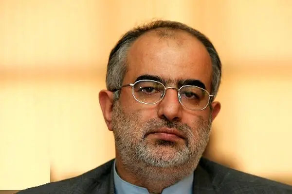 حسام الدین آشنا؛ آمریکا کدخدای اروپاییان است/ وقتی با گرگ‌ها مذاکره می‌کنید؛ از روباه‌ها غافل نشوید