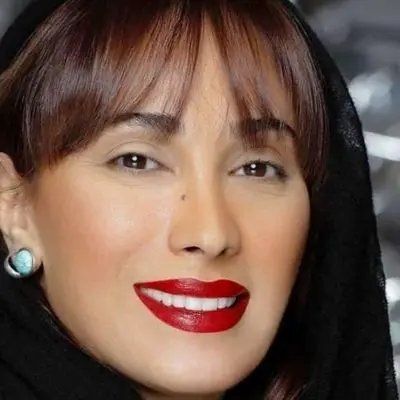 دکوراسیون شگفت‌انگیز خانه سحر زکریا؛ مبلمان چرم، شومینه سلطنتی و آینه‌ای که تاریخ را روایت می‌کند!