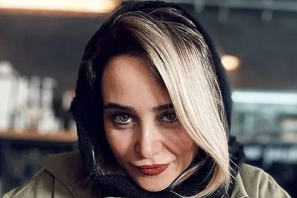 عکس لو رفته از الناز حبیبی در سواحل اروپا / با لباس تنگ و اندامی در 36 سالگی !