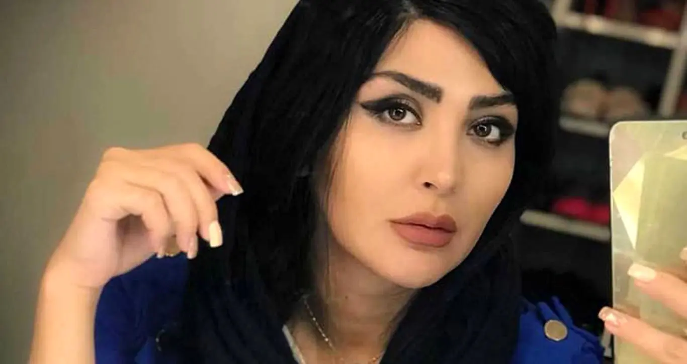 استایل شوکه کننده مریم معصومی در رستوران / بدون حجاب و با شلوار پاره !
