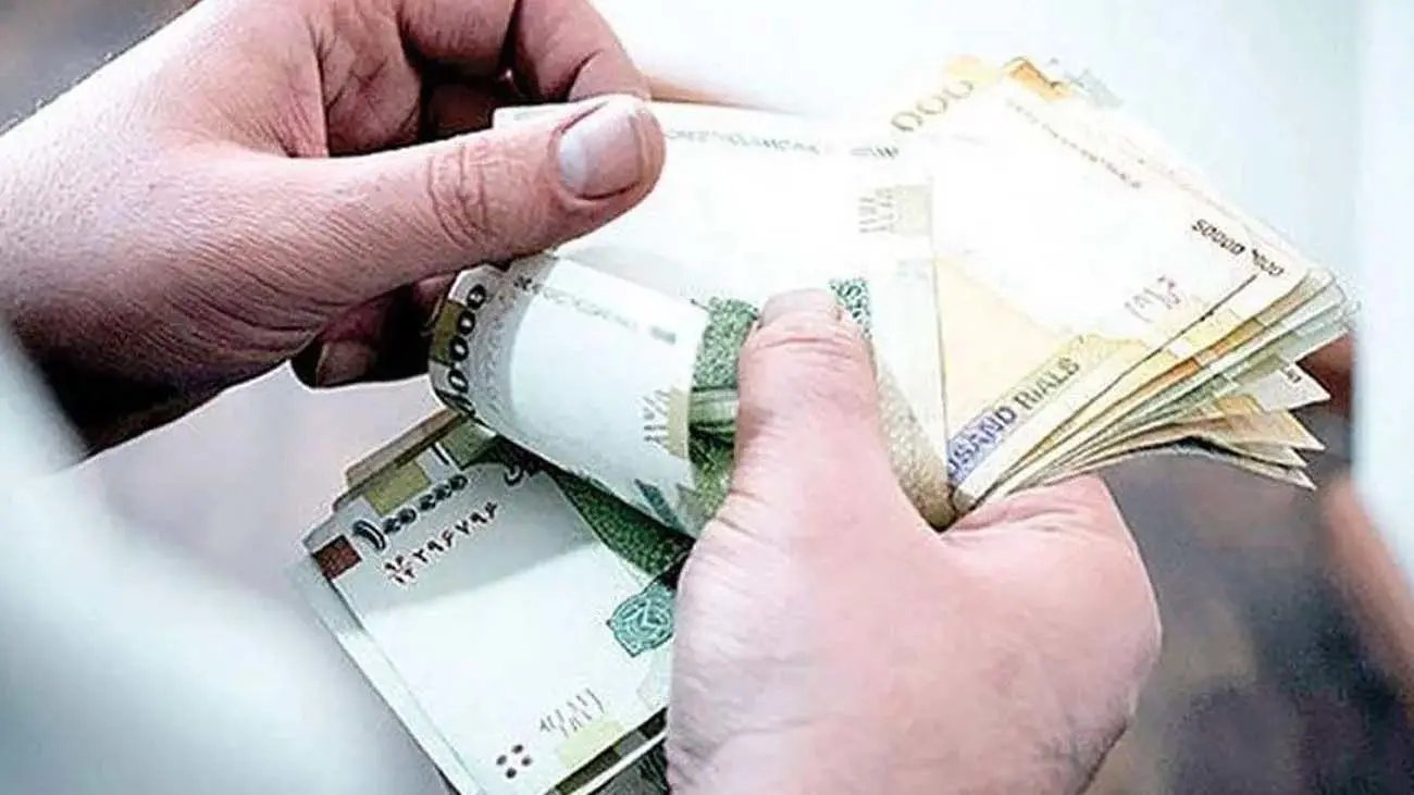 خبر خوش پولی رسید / این افراد از این ماه بیشتر حقوق میگیرند
