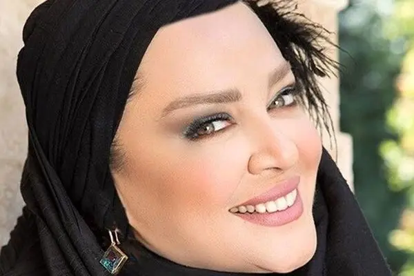 نمای نزدیک از انگشتر و گردنبند لاکچری بهاره رهنما، بازیگر پرحاشیه سیما