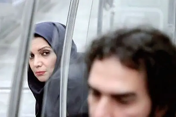 دست فروشی الهام پاوه نژاد در مترو تهران ! + عکس لو رفته از خانم بازیگر