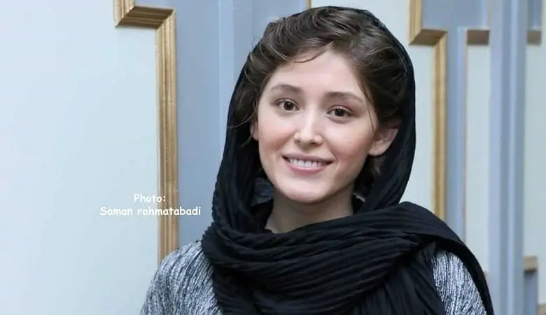 تعطیلات لاکچری فرشته حسینی با لباس خنک در سواحل خلیج فارس