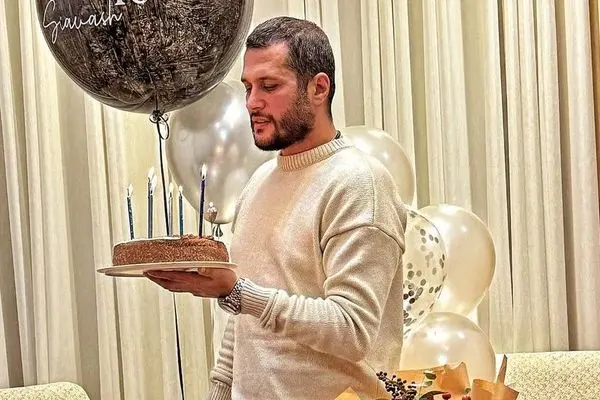 سیاوش خیرابی و خاطره بامزه هدیه تولدش: کله‌پاچه به جای کیک تولد! + فیلم